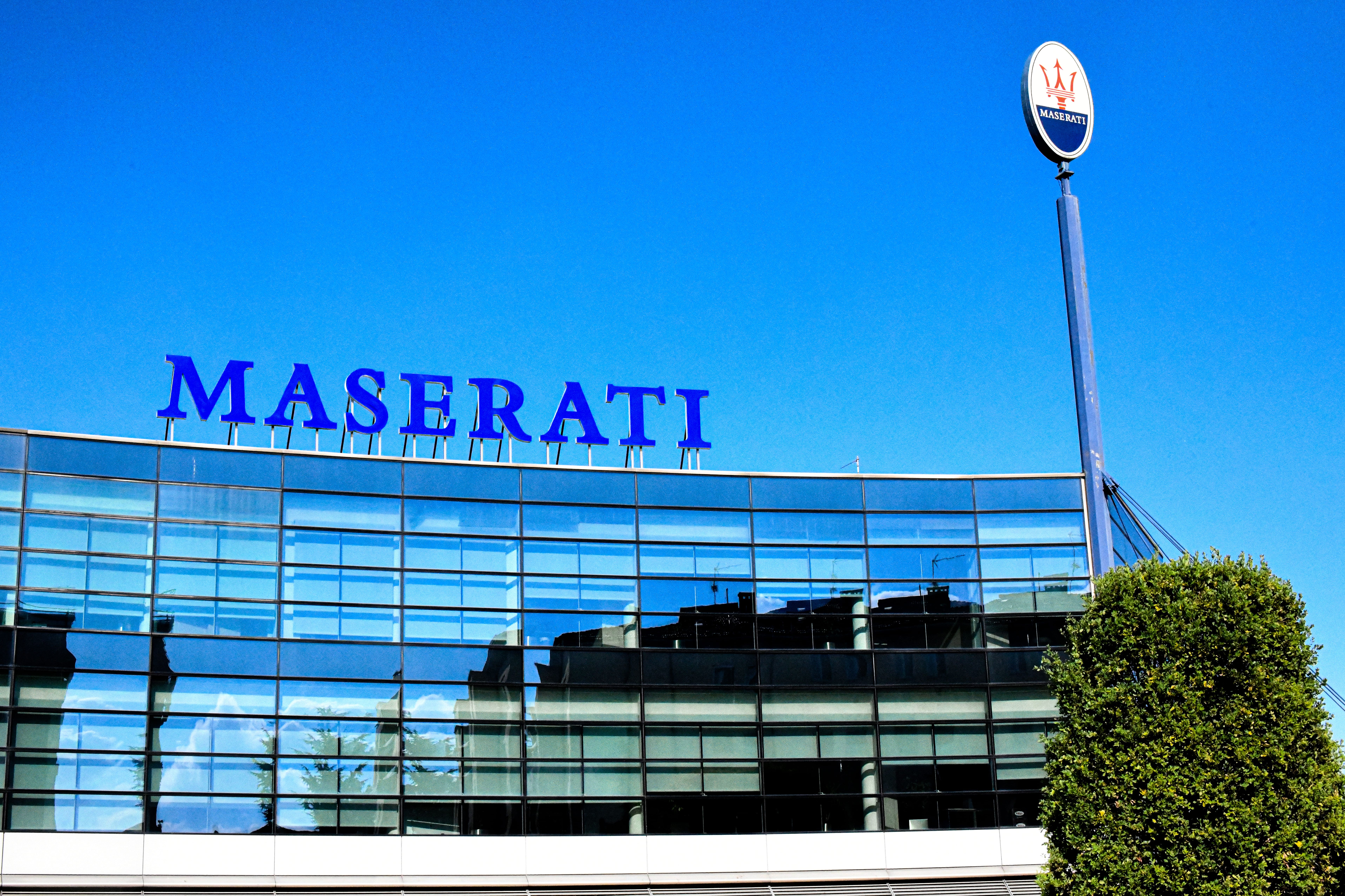 visit modena and the motor valley - visit the maserati factory and museum